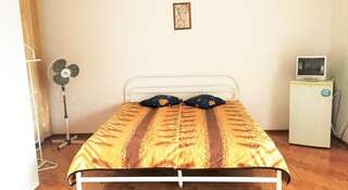 Гостевой дом Солнечный бриз Солнечногорское Четырёхместный номер с отдельной ванной комнатой-4