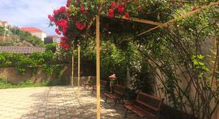 Гостевой дом Солнечный бриз Солнечногорское Трехместный номер с видом на море-3