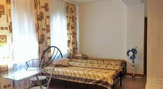 Гостевой дом Солнечный бриз Солнечногорское Двухместный номер с 1 кроватью или 2 отдельными кроватями и видом на море-1