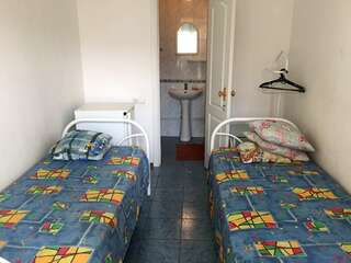 Гостевой дом Солнечный бриз Солнечногорское Двухместный номер с 2 отдельными кроватями и ванной комнатой-2